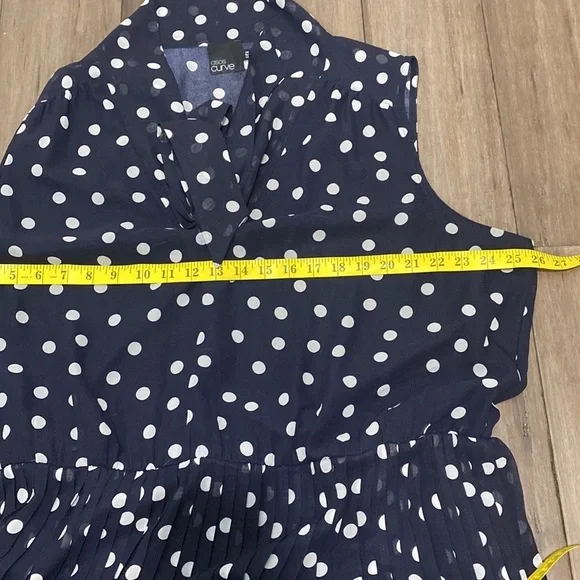 ASOS curve polka dot pleated sleeveless dress navy white - Picture 7 of 11